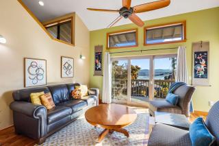 Large Lk Washington View Family Home - 0