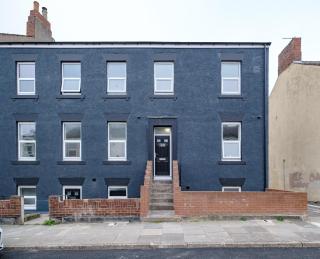 8 Bedroom, 8 En suite, 12 beds, Fast Wifi, Contractors, Parking - 9