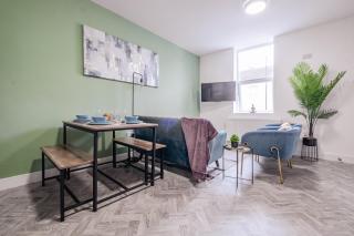 8 Bedroom, 8 En suite, 12 beds, Fast Wifi, Contractors, Parking - 6