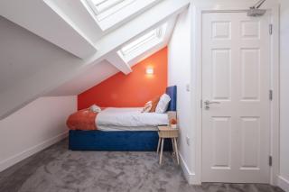 8 Bedroom, 8 En suite, 12 beds, Fast Wifi, Contractors, Parking - 4