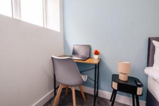 8 Bedroom, 8 En suite, 12 beds, Fast Wifi, Contractors, Parking - 2