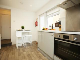 Contractor & Business Friendly - Big Discounts, FREE Parking, FREE Wi-Fi - 8