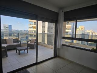 מיני פנטהאוס נווה גן Mini Penthouse by Lake Neve Gan - 1