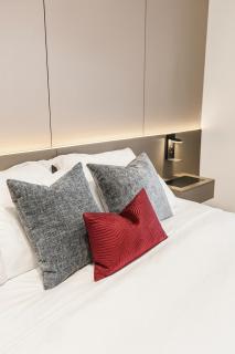 شقه عائلية VIP موقع مميز عند الكورنيش والجامعة - 3 غرف نوم وغرفة عاملة -The charming Place2 - Dammam - 2