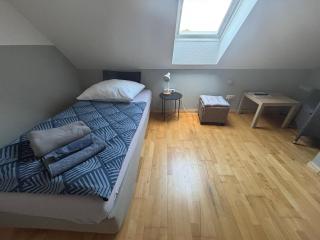 Einzelzimmer-Bad, Kühlschrank-TV-15 - 7