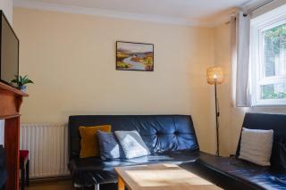 Cozy 4-Bed House in Wimbledon - 5