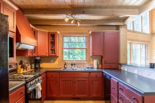 Queen Ridge Cabin - 3