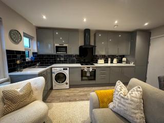 Warm & Cosy, 2 Bed Central Apartment - 6