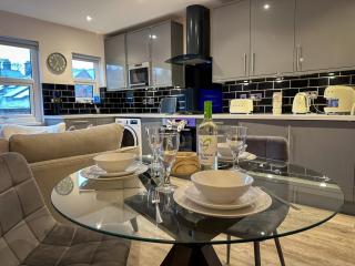 Warm & Cosy, 2 Bed Central Apartment - 4