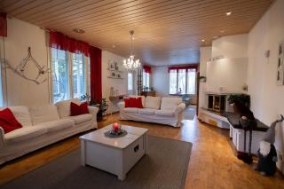 Spacious detached house for a larger group - 8