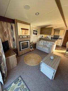 The Pearl Lodge & Hot Tub - 3