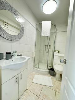 Lovely One Bedroom Apartment On Edgware Road - 1