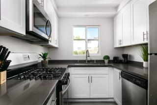 Central 3BR Apt Near Americana - 2