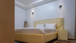 Stylish 1 -bedroom apartment in parklands with pool, and modern gym - 3