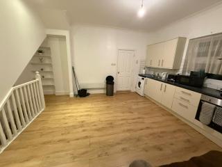 Spacious Stay in the Heart of the Town - 8