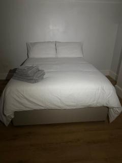 Spacious Stay in the Heart of the Town - 2