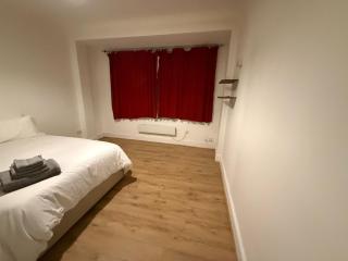 Spacious Stay in the Heart of the Town - 1