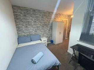 Room in centre of Derby - 0