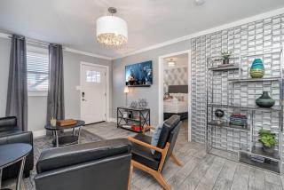 Pearlescence - Private Patios - 4 Mins to Broadway - 0