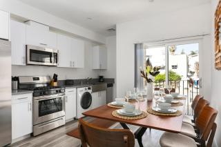 Enjoy Stylish 4BR Townhouse Sleeps 8 with Wi-Fi - 7