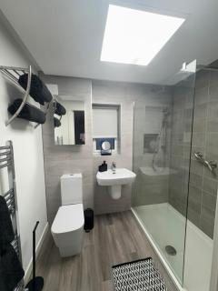 Premium Village Stay near Train & Loch - 9