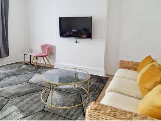 Evo Yellow 2 bedroom Apartment Gravesend - 1