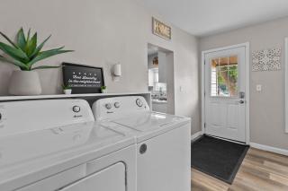 Central Oshkosh Stay - Walk to Lake and Downtown - 3