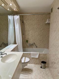 G&P Housing Apartments - XXL Wohnung für Familien & Gruppen 120qm mit 3 Schlafzimmern, 3 Badezimmern, Panoramabalkon und großer Küche - 4