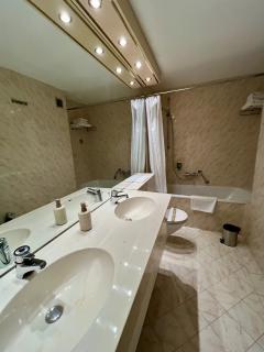 G&P Housing Apartments - XXL Wohnung für Familien & Gruppen 120qm mit 3 Schlafzimmern, 3 Badezimmern, Panoramabalkon und großer Küche - 3