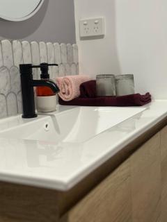 Aurora Self Contained Studio - 8