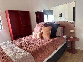 Aurora Self Contained Studio - 9