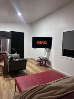 Aurora Self Contained Studio - 9