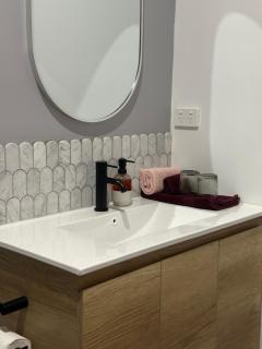 Aurora Self Contained Studio - 5