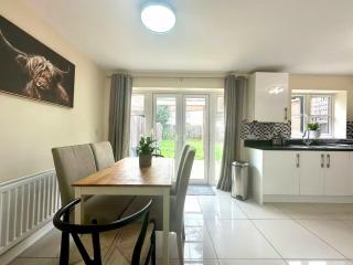 Charming 3 bedroomed House in Bicester sleeps 6 - 8