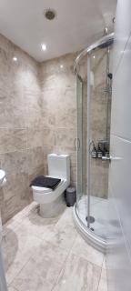 Modern 4 Bedroom Detached House Close to Manchester City - 1