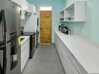 Zen Apartments with rooftop infinity pool and walk away from the beach - 9