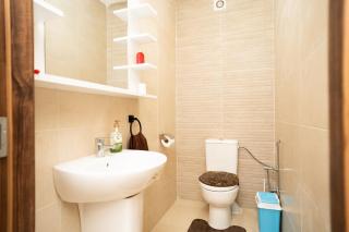 Comfort Luxe 2BR Pool & Balcony - 2