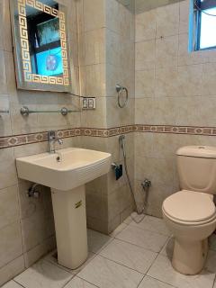 Stylish 1-Bed Apartment in F-11 Markaz - 4