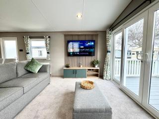 The Retreat - An Luxurious Caravan in Towyn, Wales - 9