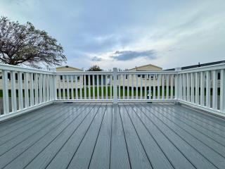 The Retreat - An Luxurious Caravan in Towyn, Wales - 1