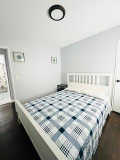 Spacious 4Bdrs house with parking - 1