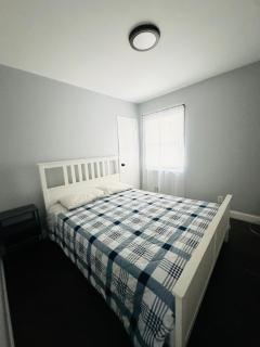 Spacious 4Bdrs house with parking - 2