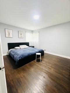 Spacious 4Bdrs house with parking - 4