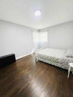 Spacious 4Bdrs house with parking - 6