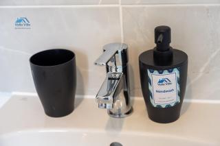 The Pines Villa 1 , Brand New 3BR , Home Cinema, Games & EV , Parking for 4 , Sleeps 10 - 6