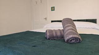 Spacious Entire House with Free Parking Perfect for Relocators Contractors and Long Term Stays - 8