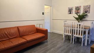 Spacious Entire Apartment with Free Parking Perfect for Relocators Contractors and Long Term Stays - 1