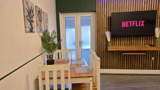 Spacious Entire Apartment with Free Parking Perfect for Relocators Contractors and Long Term Stays - 3