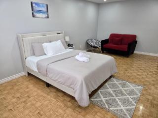 Charming 3 Bedroom home near the lake - 1