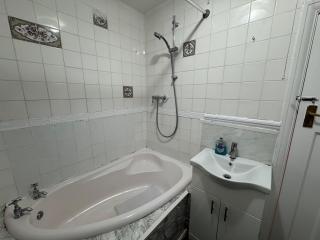 Redhill Gatwick Serviced Accommodation - 2
